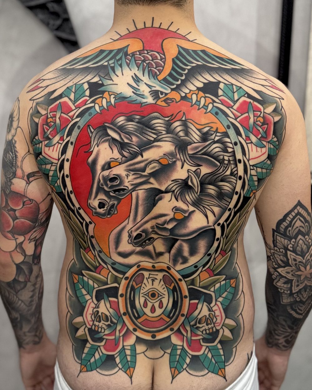 Detalhe do fechamento de costas Pharaoh's Horses
